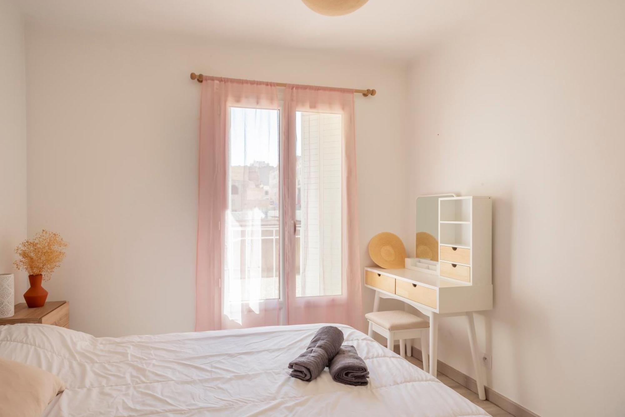 Apartment Le Lacydon, 8 Pers, 2 Minutes Du Vieux Port Emplacement Exceptionnel Marseilles